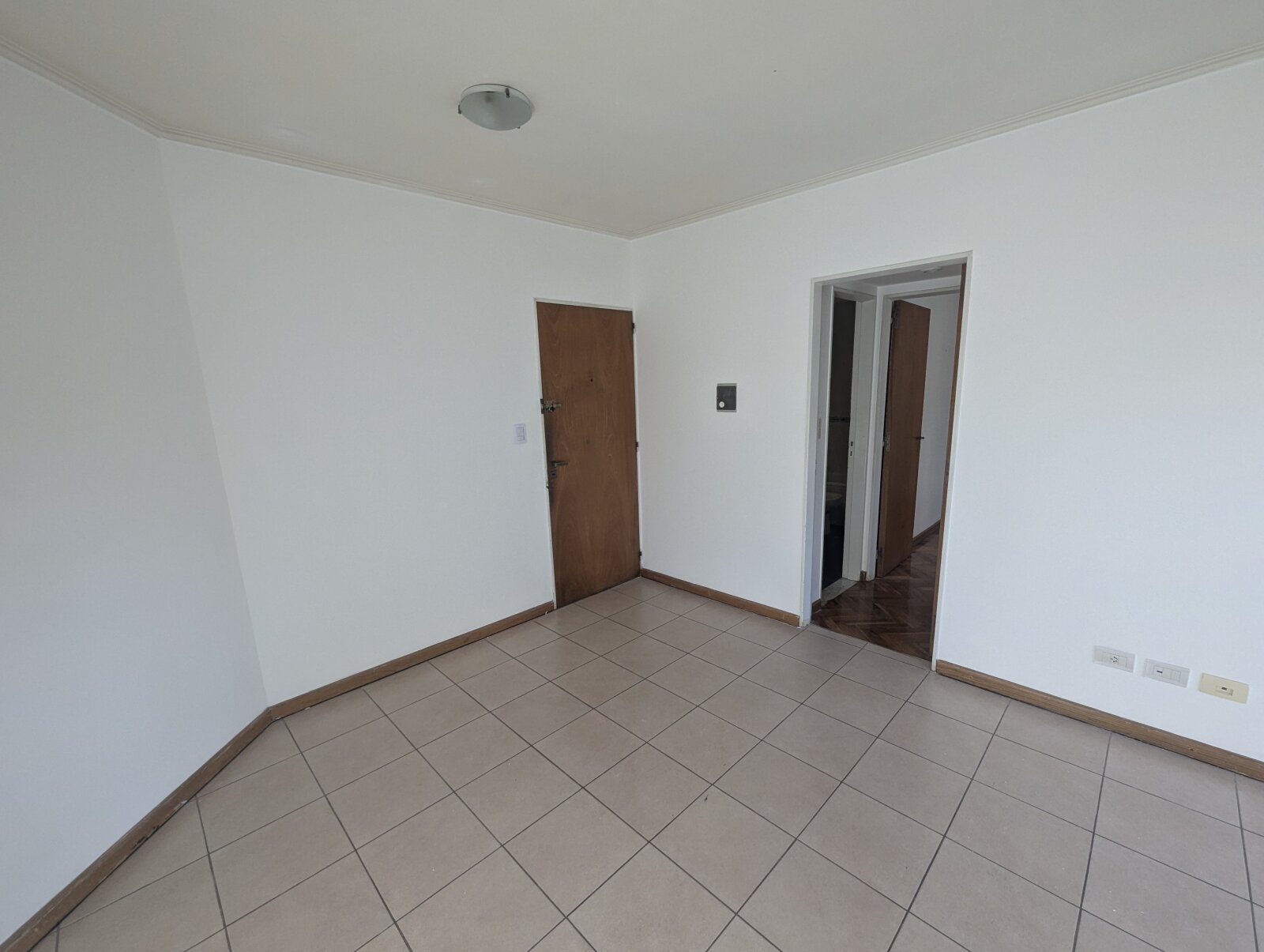 Alquiler | Córdoba y Suipacha | Departamento 1 Dormitorio con Balcón Al Frente Excelente Ubicación - 2