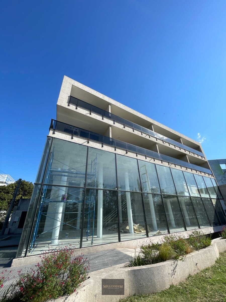 Barrio jardín, Duplex 2 Dormitorios 3 baños con Balcon y Cochera Doble en Venta