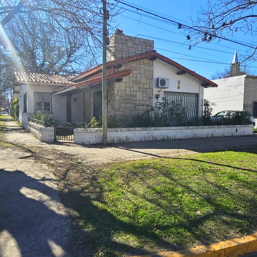 CASA 3 DORMITORIOS CENTRICA ROLDAN - 1
