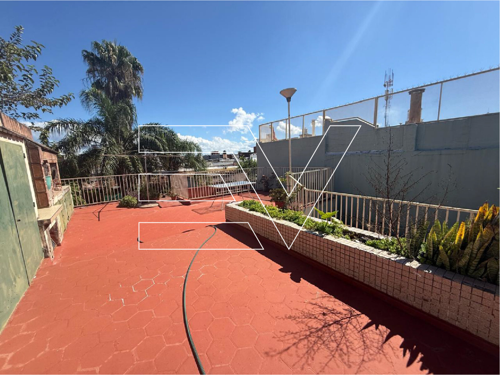 VENTA. B° PROVIDENCIA. AMPLIA PROPIEDAD. 4 DORM 3 BAÑOS. GRAN PATIO Y GALERIA. GARAGE - Imagen 14