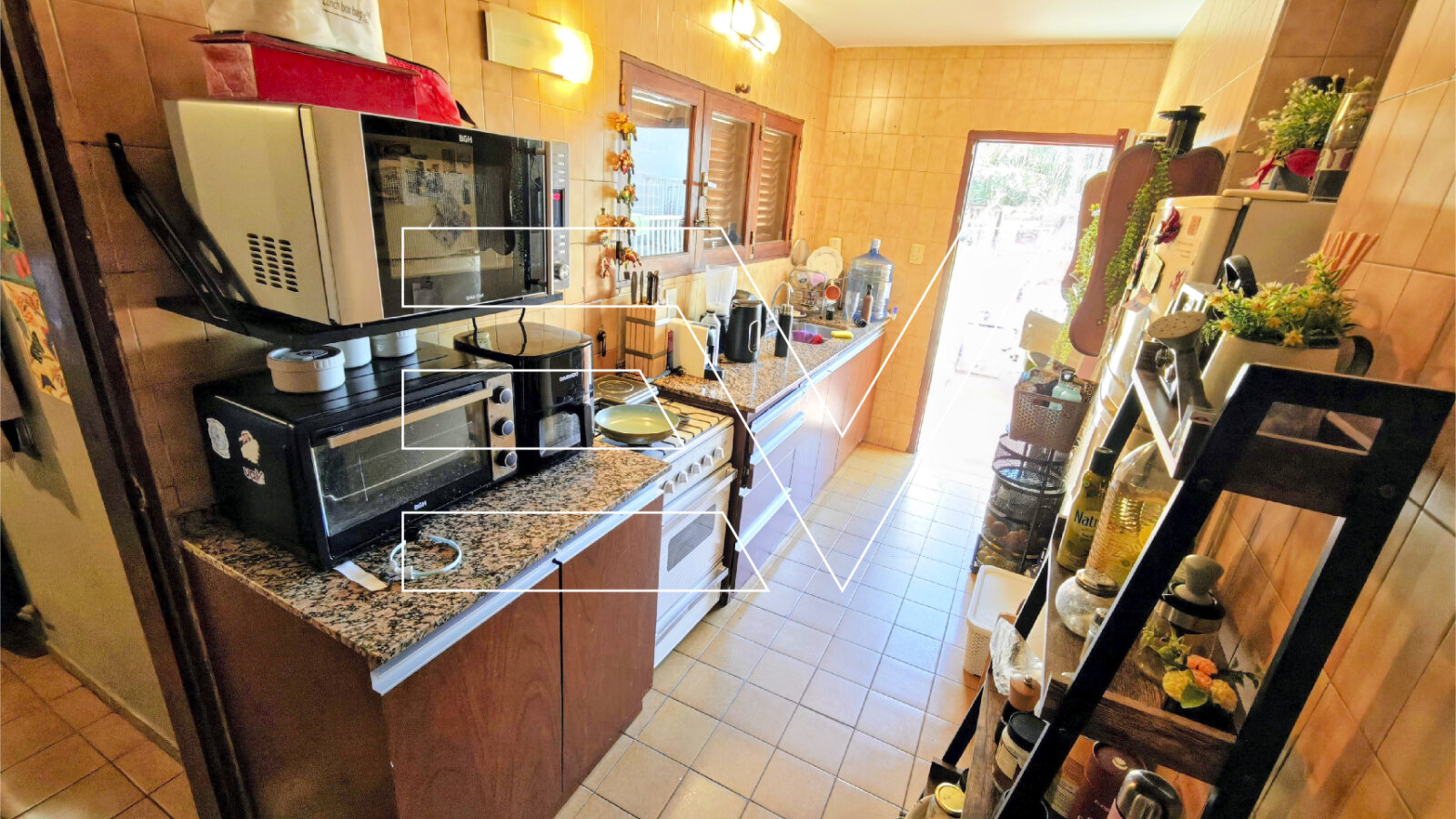 VENTA. B° PROVIDENCIA. AMPLIA PROPIEDAD. 4 DORM 3 BAÑOS. GRAN PATIO Y GALERIA. GARAGE - Imagen 12