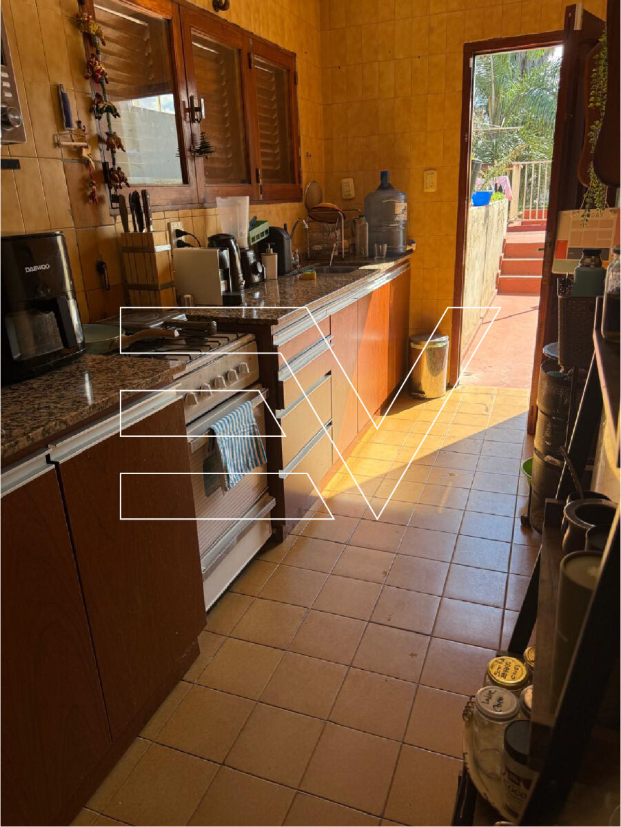 VENTA. B° PROVIDENCIA. AMPLIA PROPIEDAD. 4 DORM 3 BAÑOS. GRAN PATIO Y GALERIA. GARAGE - Imagen 13