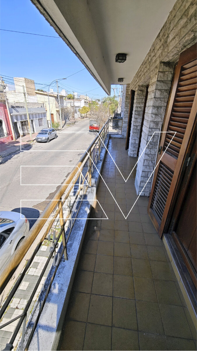 VENTA. B° PROVIDENCIA. AMPLIA PROPIEDAD. 4 DORM 3 BAÑOS. GRAN PATIO Y GALERIA. GARAGE - Imagen 8