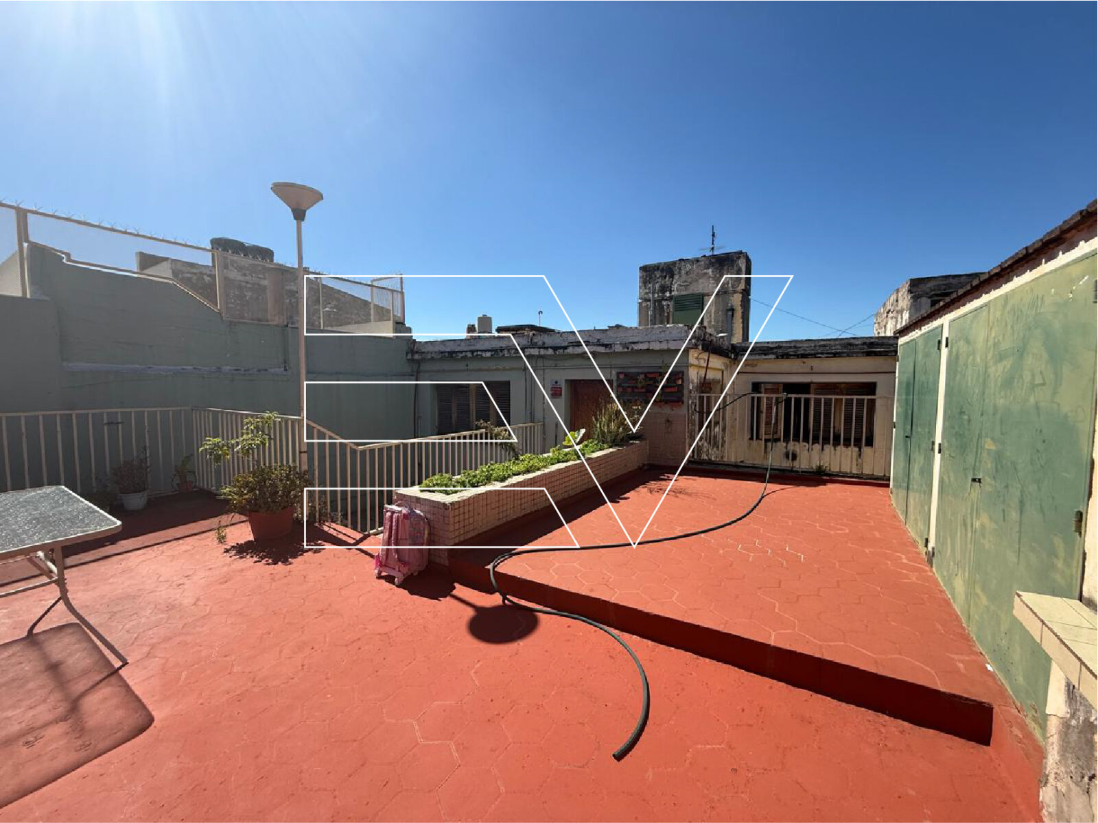 VENTA. B° PROVIDENCIA. AMPLIA PROPIEDAD. 4 DORM 3 BAÑOS. GRAN PATIO Y GALERIA. GARAGE - Imagen 15