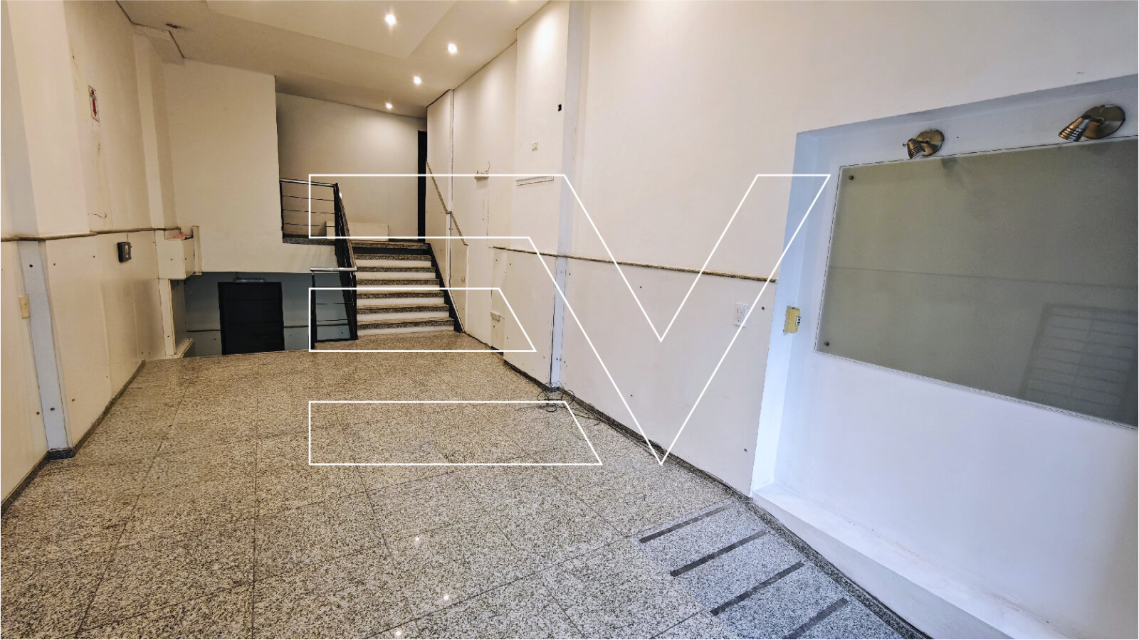 VENTA. LOCAL 160 m2. 2 BAÑOS. SOBRE BVD CHACABUCO Y ENTRE RIOS - Imagen 2