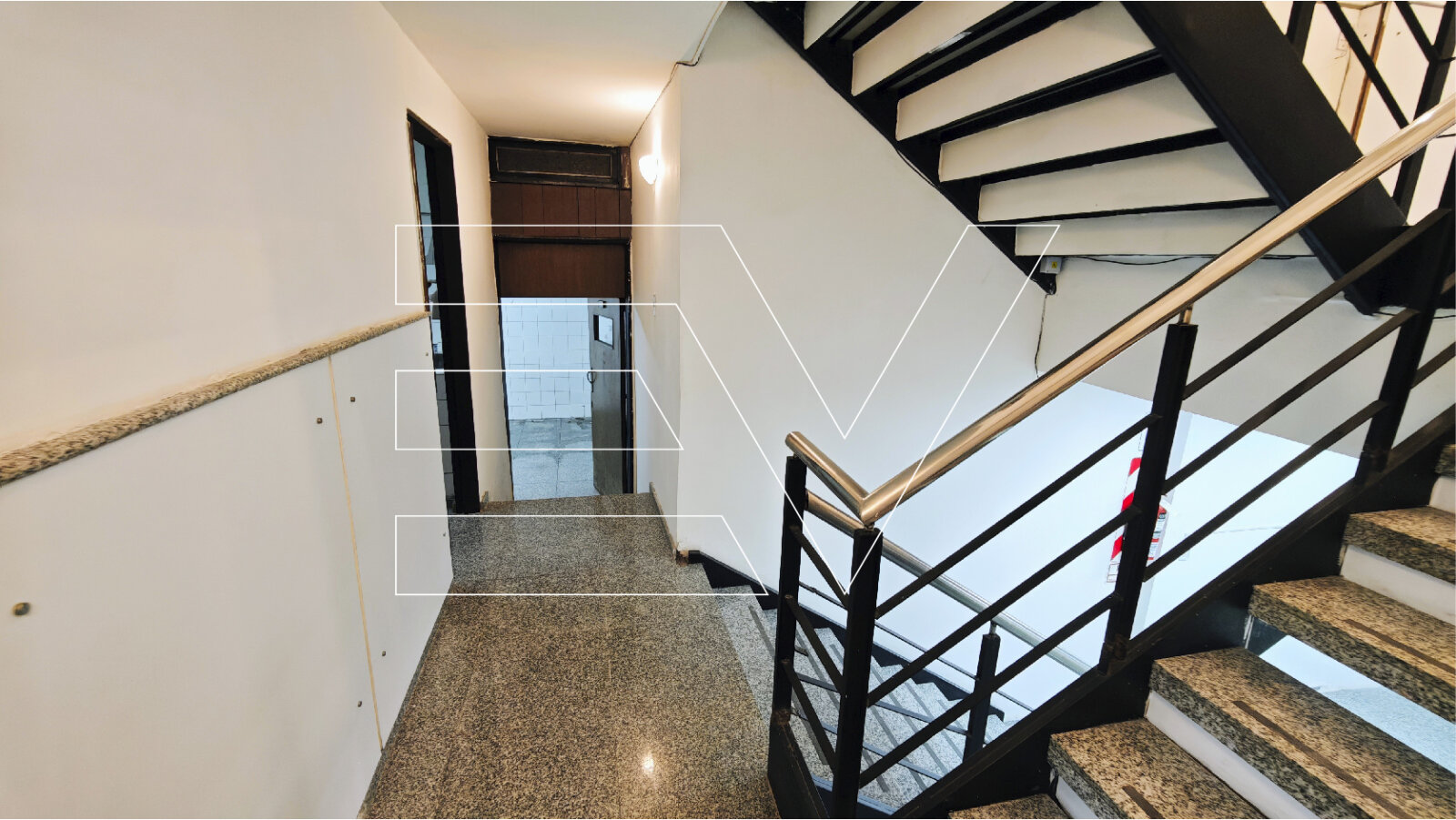 VENTA. LOCAL 160 m2. 2 BAÑOS. SOBRE BVD CHACABUCO Y ENTRE RIOS - Imagen 9