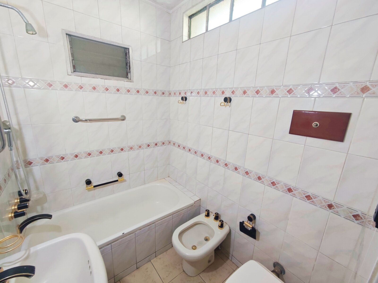 APTA CRÉDITO - Casa en Venta – Lote Propio, 5 Ambientes, Cochera, Patio y Jardín - 13
