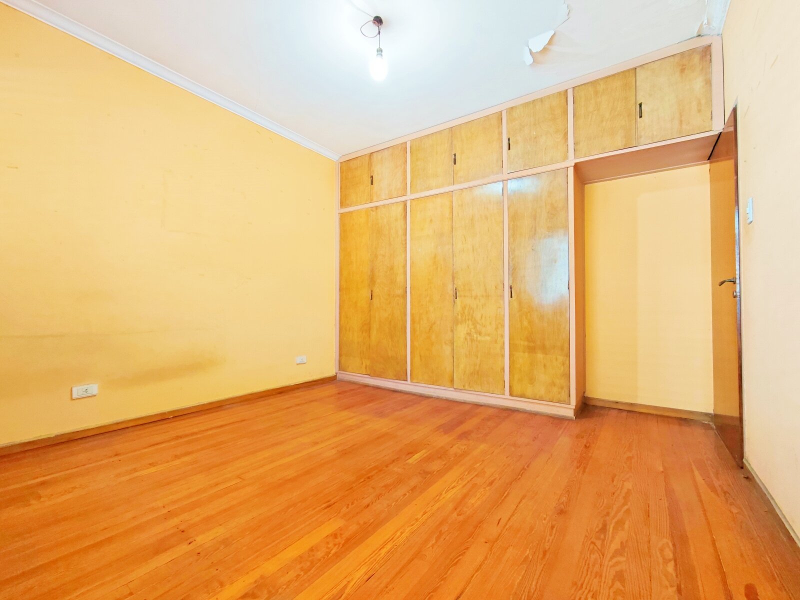 APTA CRÉDITO - Casa en Venta – Lote Propio, 5 Ambientes, Cochera, Patio y Jardín - 4