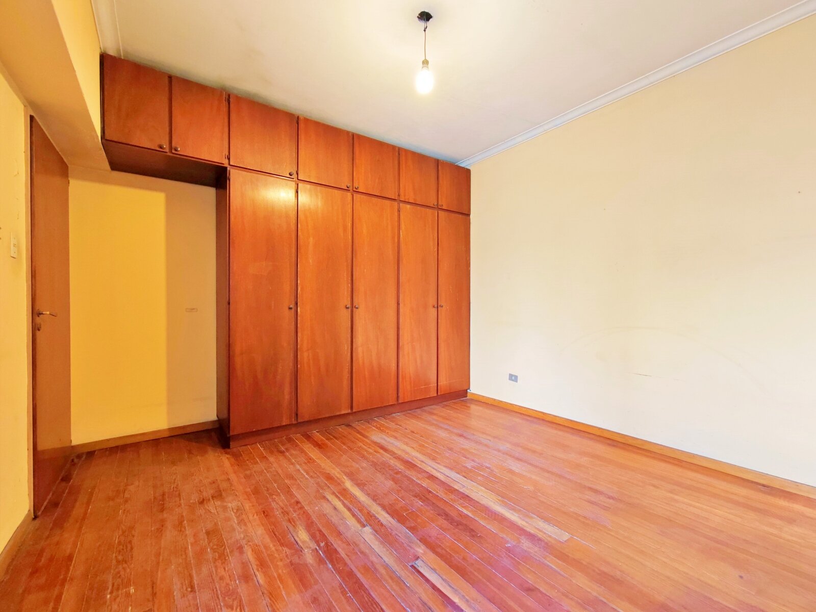 APTA CRÉDITO - Casa en Venta – Lote Propio, 5 Ambientes, Cochera, Patio y Jardín - 6