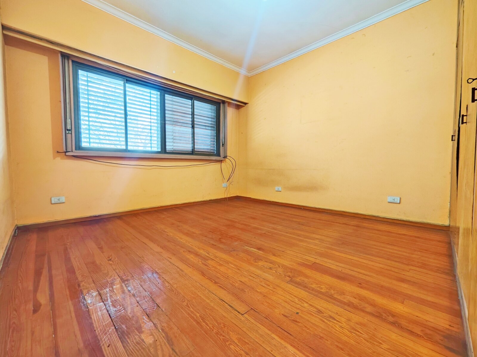 APTA CRÉDITO - Casa en Venta – Lote Propio, 5 Ambientes, Cochera, Patio y Jardín - 2
