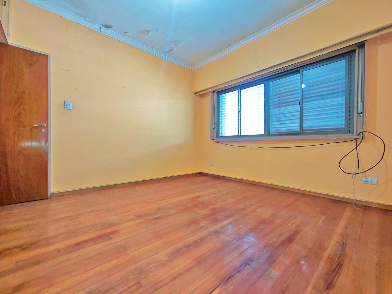 APTA CRÉDITO - Casa en Venta – Lote Propio, 5 Ambientes, Cochera, Patio y Jardín - 3