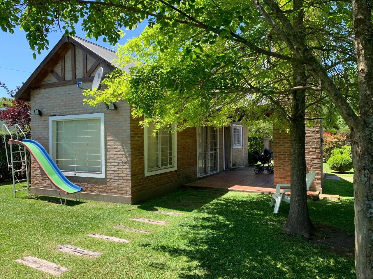 ROLDAN - CASA EN VENTA - APTA CREDITO- CHALET CON PISCINA Y 2 DORMITORIOS - LÍMITE CON FUNES - 16