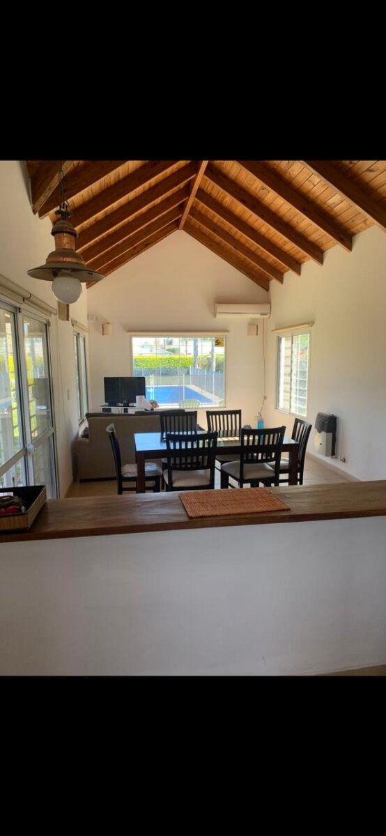 ROLDAN - CASA EN VENTA - APTA CREDITO- CHALET CON PISCINA Y 2 DORMITORIOS - LÍMITE CON FUNES - 9