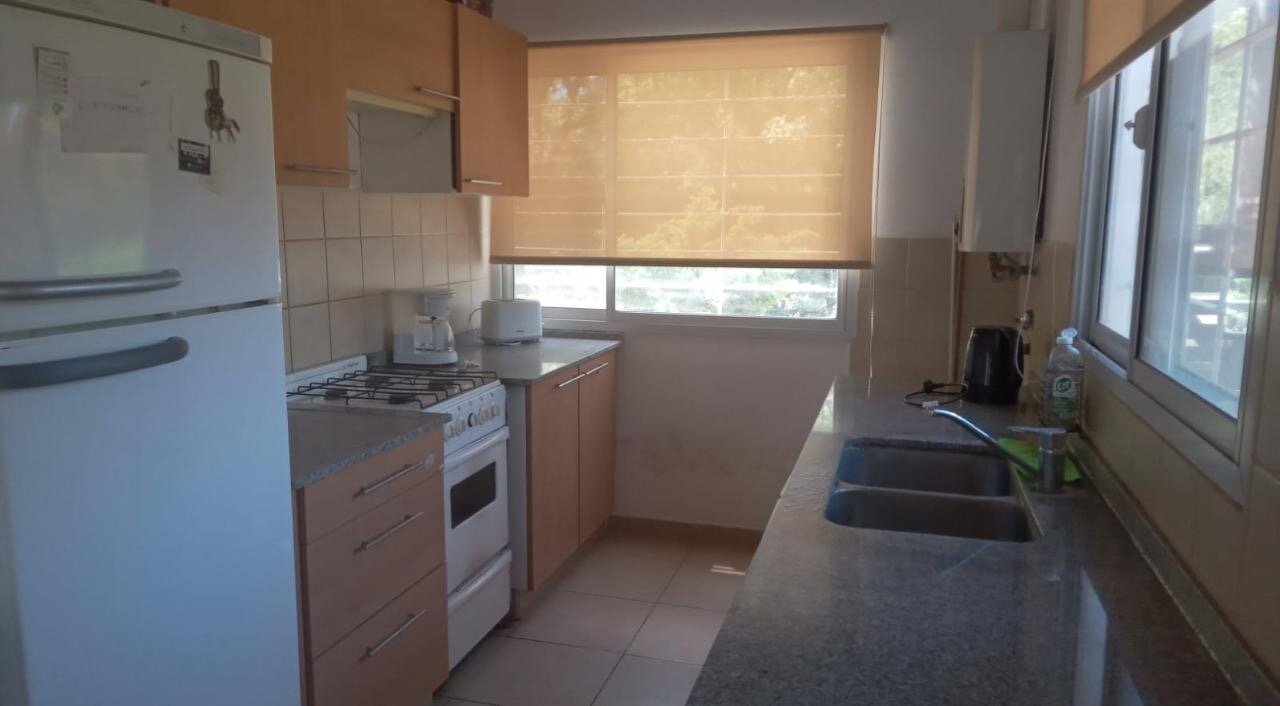 ROLDAN - CASA EN VENTA - APTA CREDITO- CHALET CON PISCINA Y 2 DORMITORIOS - LÍMITE CON FUNES - 6