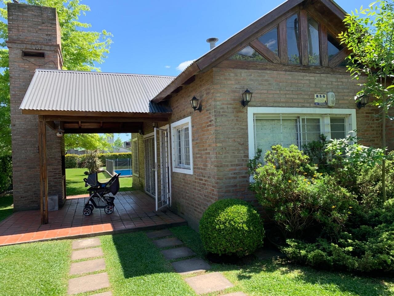 ROLDAN - CASA EN VENTA - APTA CREDITO- CHALET CON PISCINA Y 2 DORMITORIOS - LÍMITE CON FUNES - 13