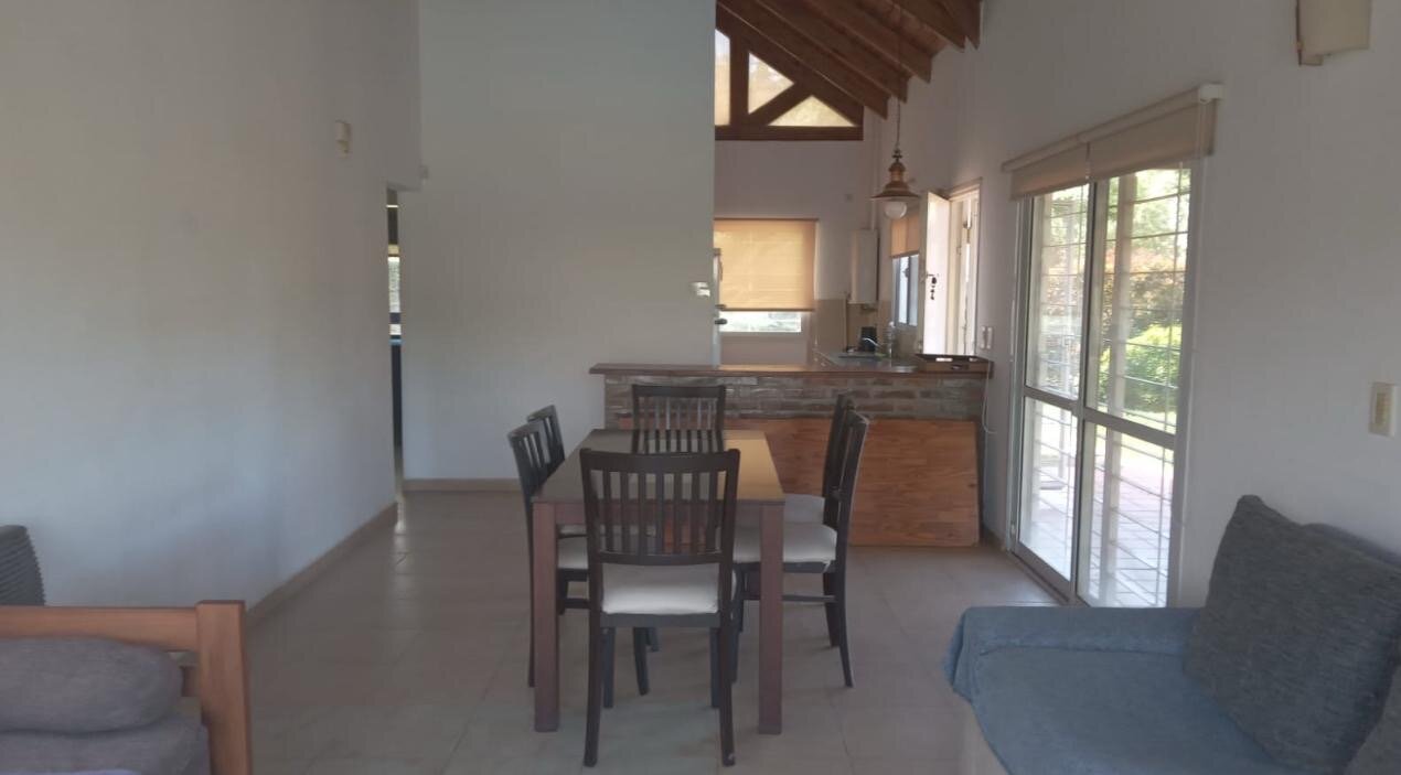 ROLDAN - CASA EN VENTA - APTA CREDITO- CHALET CON PISCINA Y 2 DORMITORIOS - LÍMITE CON FUNES - 7
