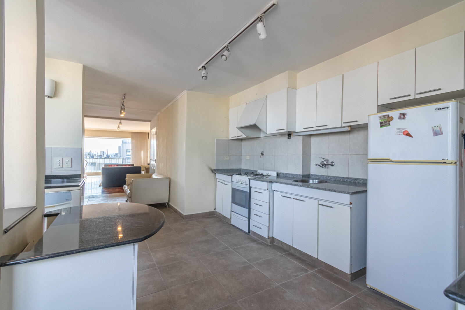 Semipiso reciclado en Recoleta – Piso alto, vista abierta y sol pleno - 20