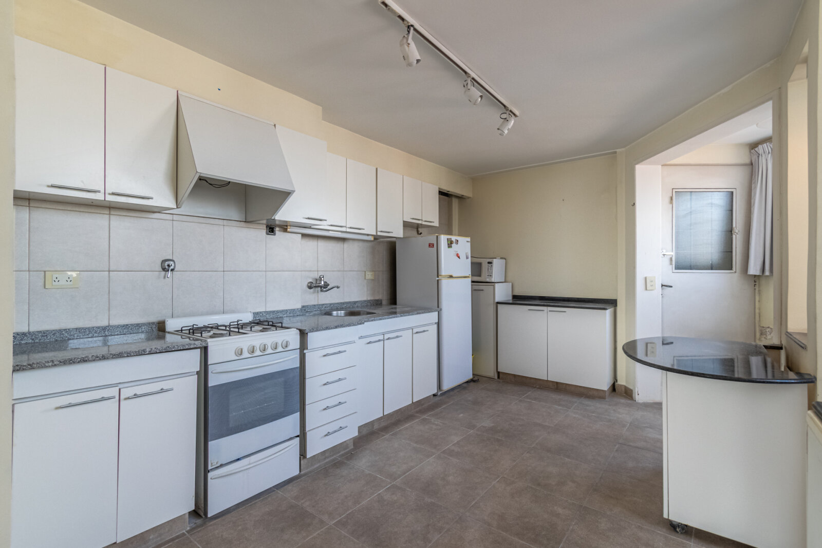 Semipiso reciclado en Recoleta – Piso alto, vista abierta y sol pleno - 8