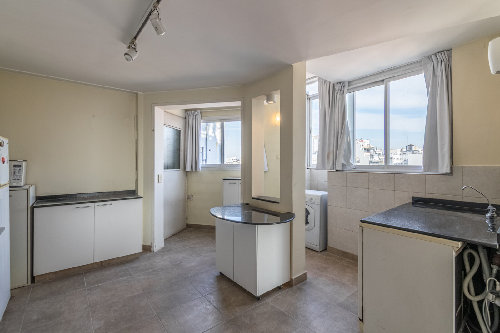 Semipiso reciclado en Recoleta – Piso alto, vista abierta y sol pleno - 18