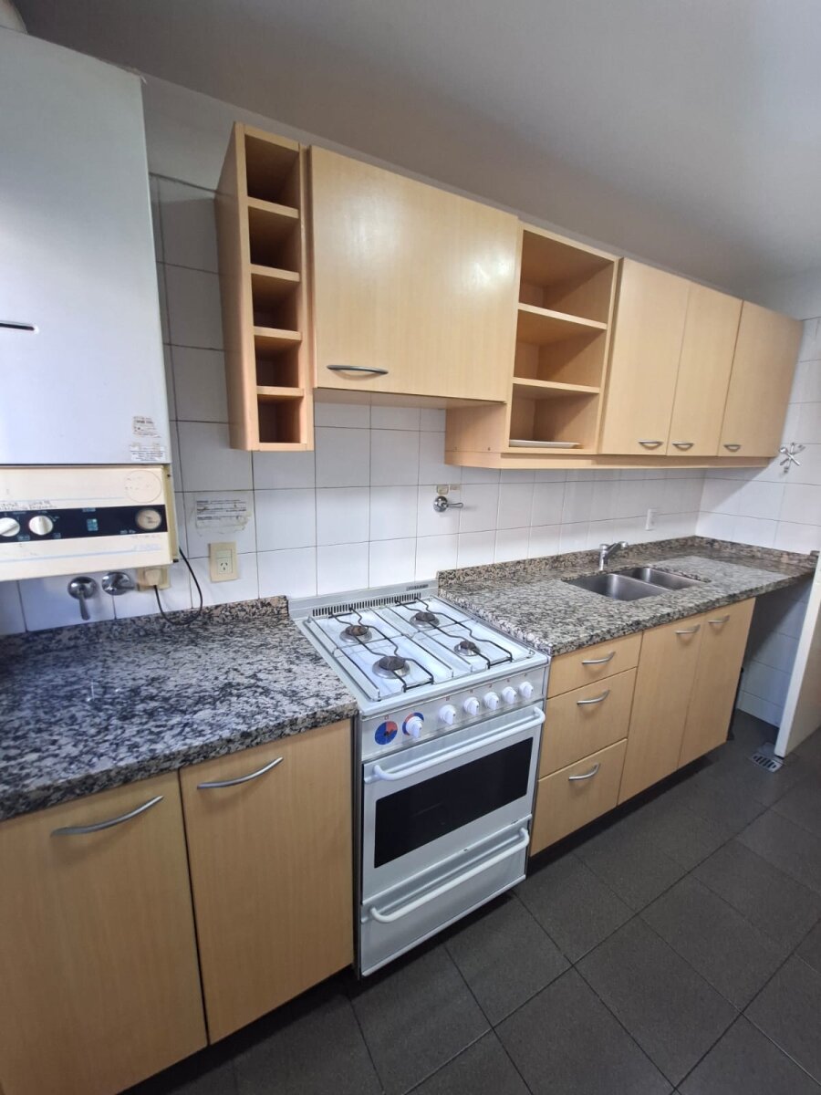 Palermo Chico, Bulnes 2700, piso 5, 3 amb, u$s 1,300 + expensas + servicios. 4px. - 21