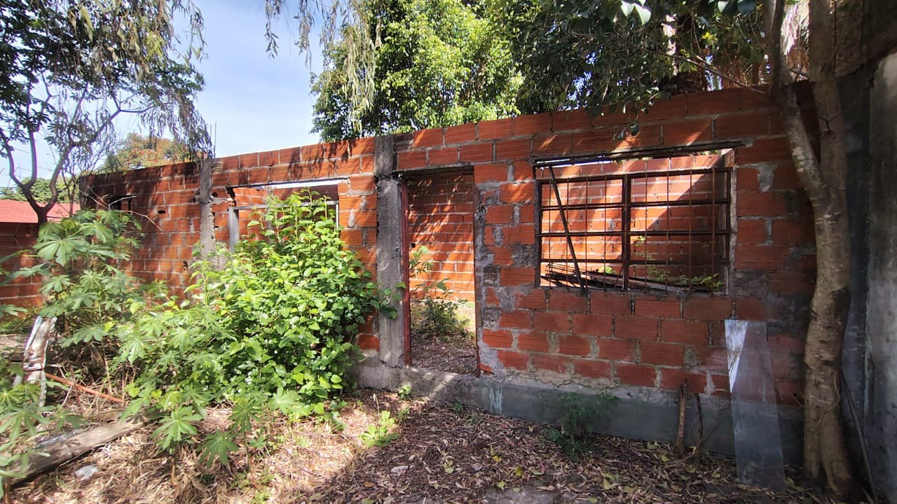 Lote con Mejoras - Morón Sur - 3