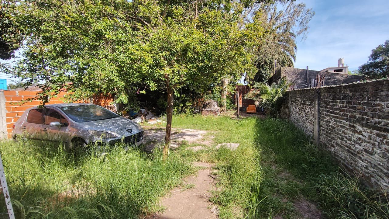 Lote con Mejoras - Morón Sur - 2