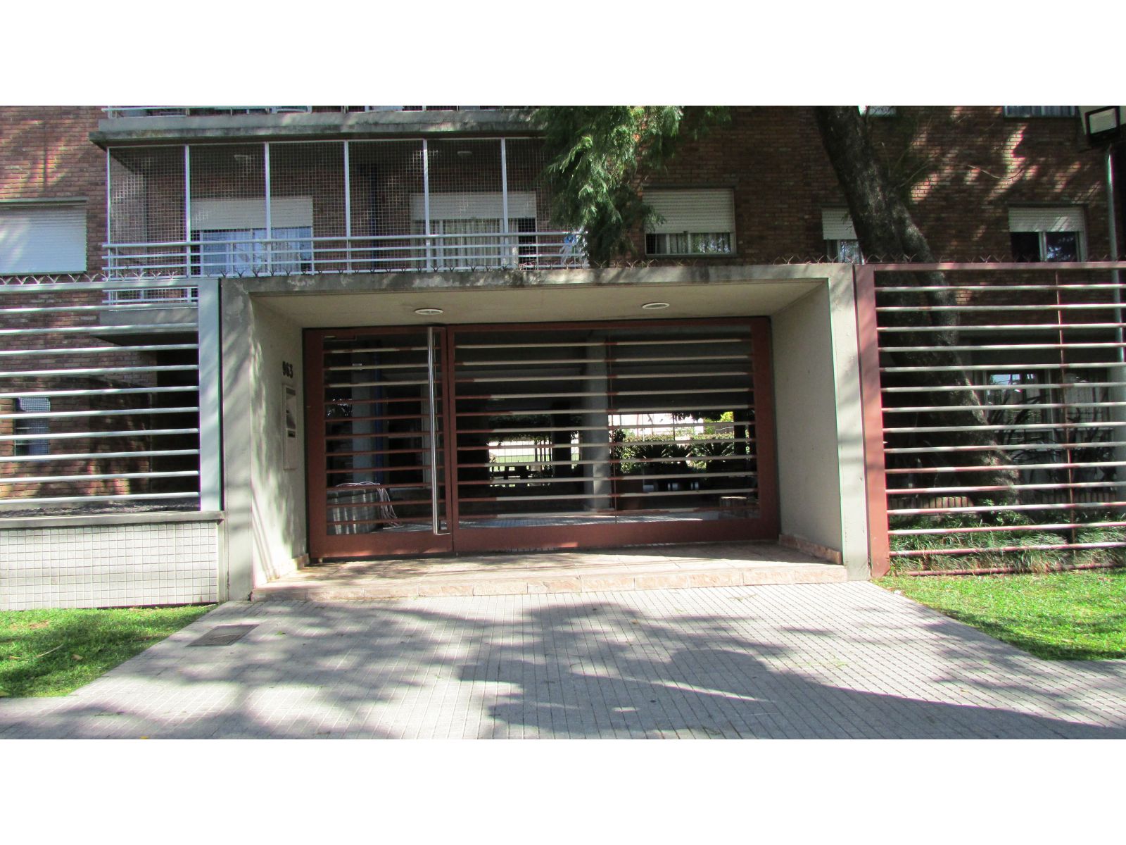 Departamento 4 ambientes con cochera en Torres Moron - 1