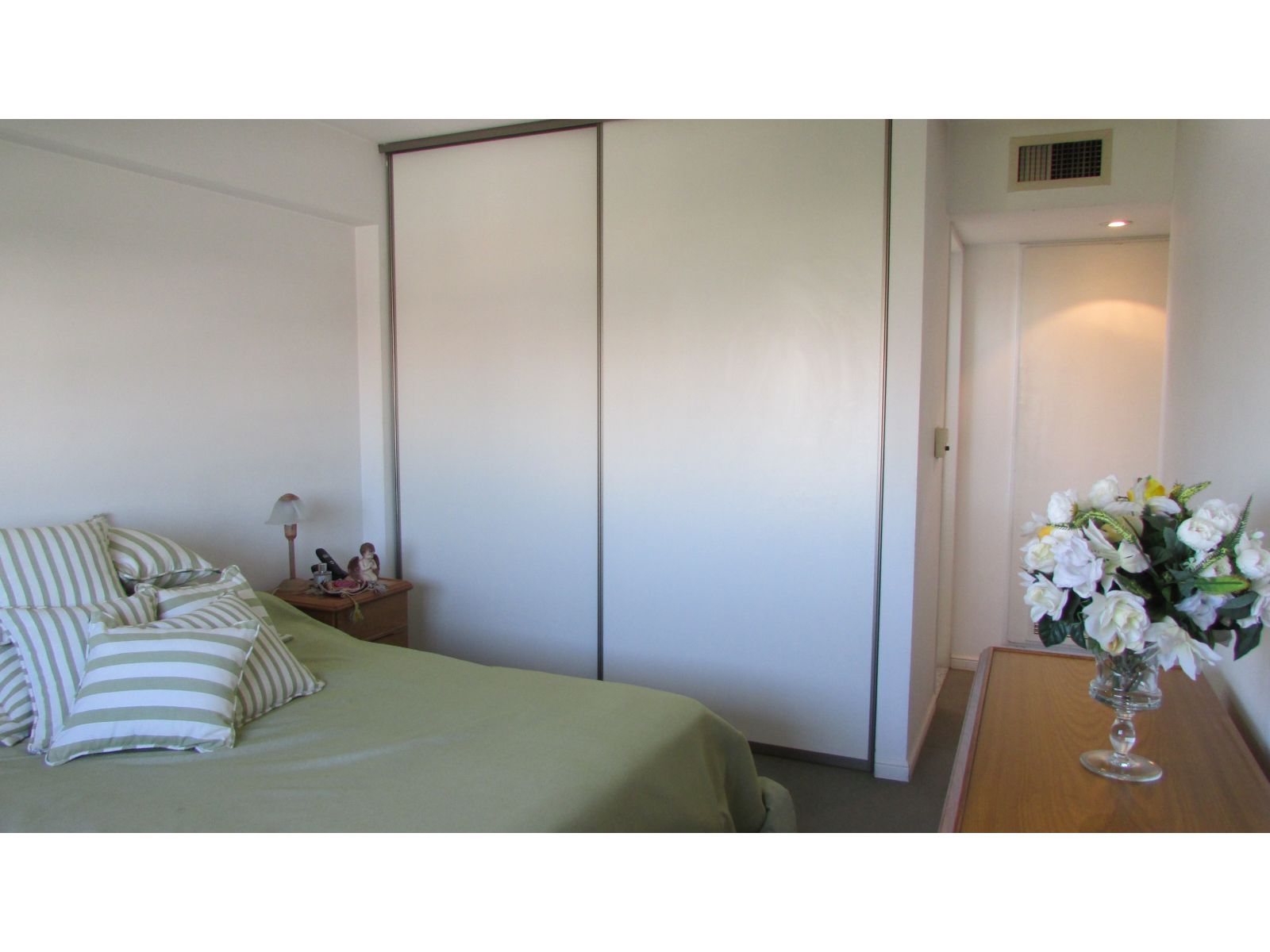Departamento 4 ambientes con cochera en Torres Moron - 9