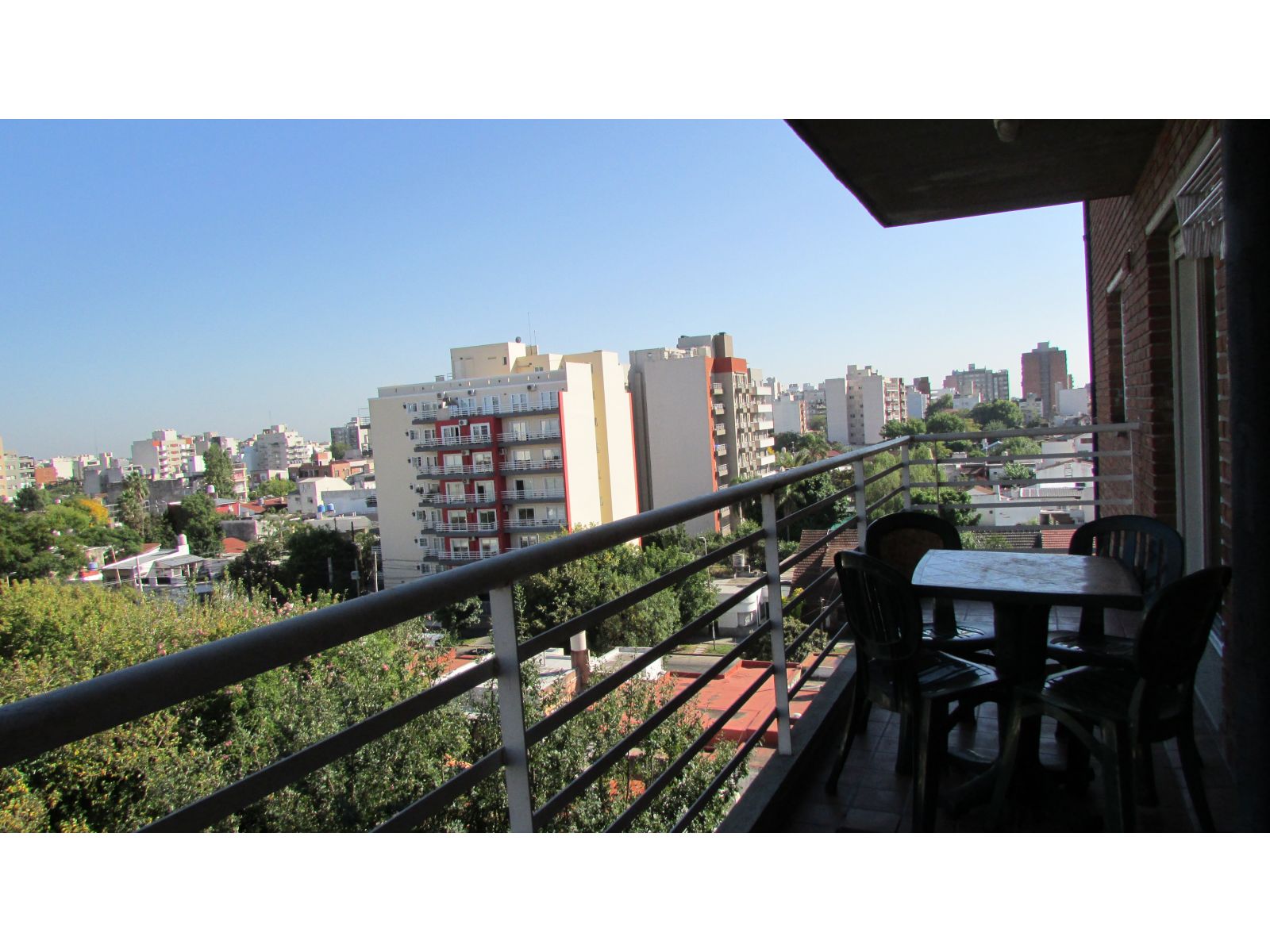 Departamento 4 ambientes con cochera en Torres Moron - 2