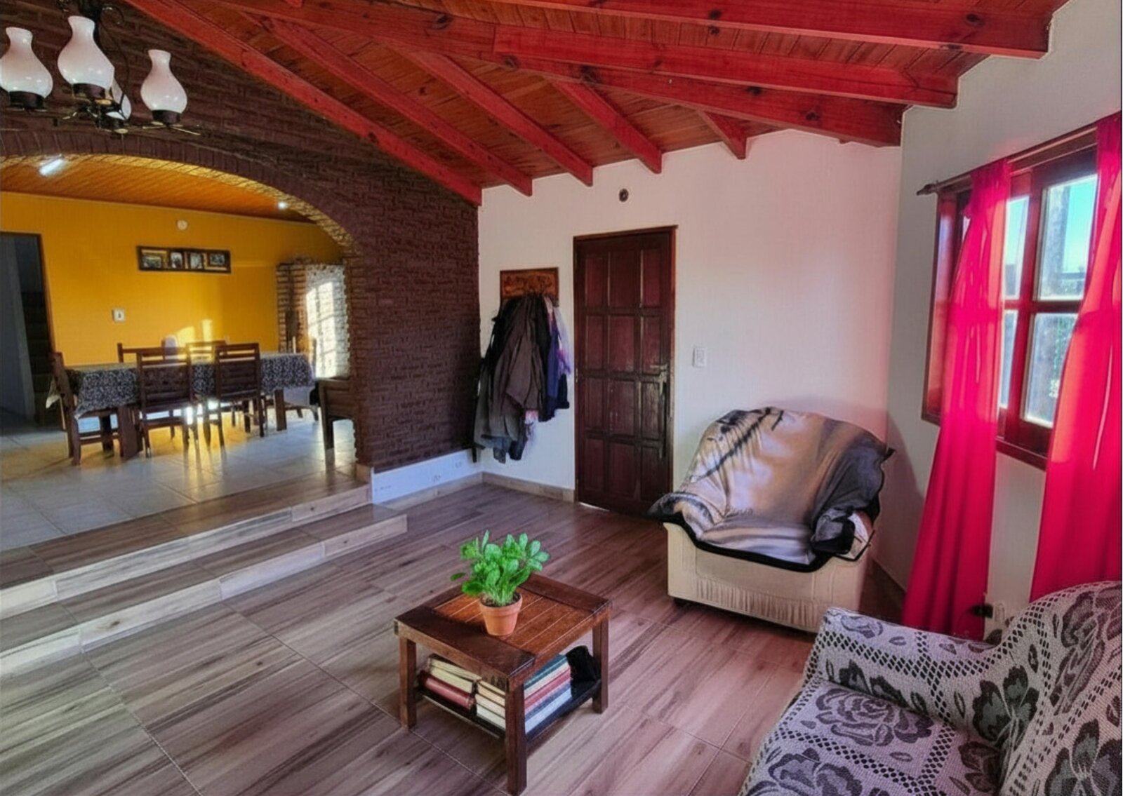 Venta casa de cinco ambientes, con cochera y jardín en Mar de Ajó, Partido de La Costa, Buenos Aires - 2
