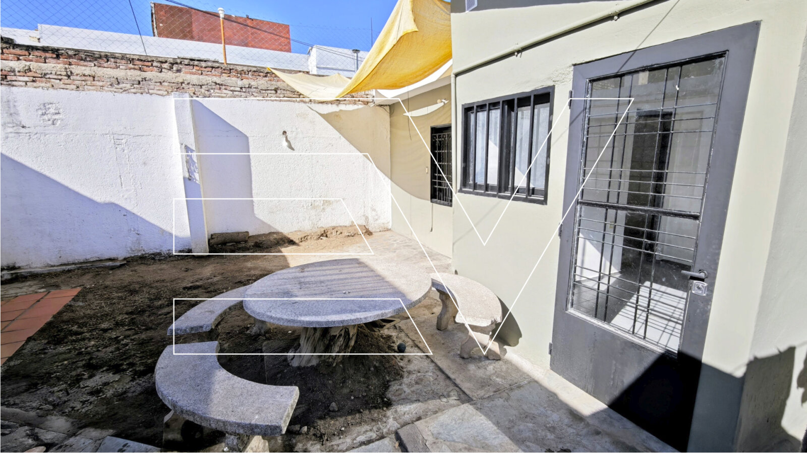 ALQUILER. AV. CARAFFA AL 2000. MONOAMBIENTE CON COCINA SEPARADA. PATIO GRANDE CON ASADOR - Imagen 5