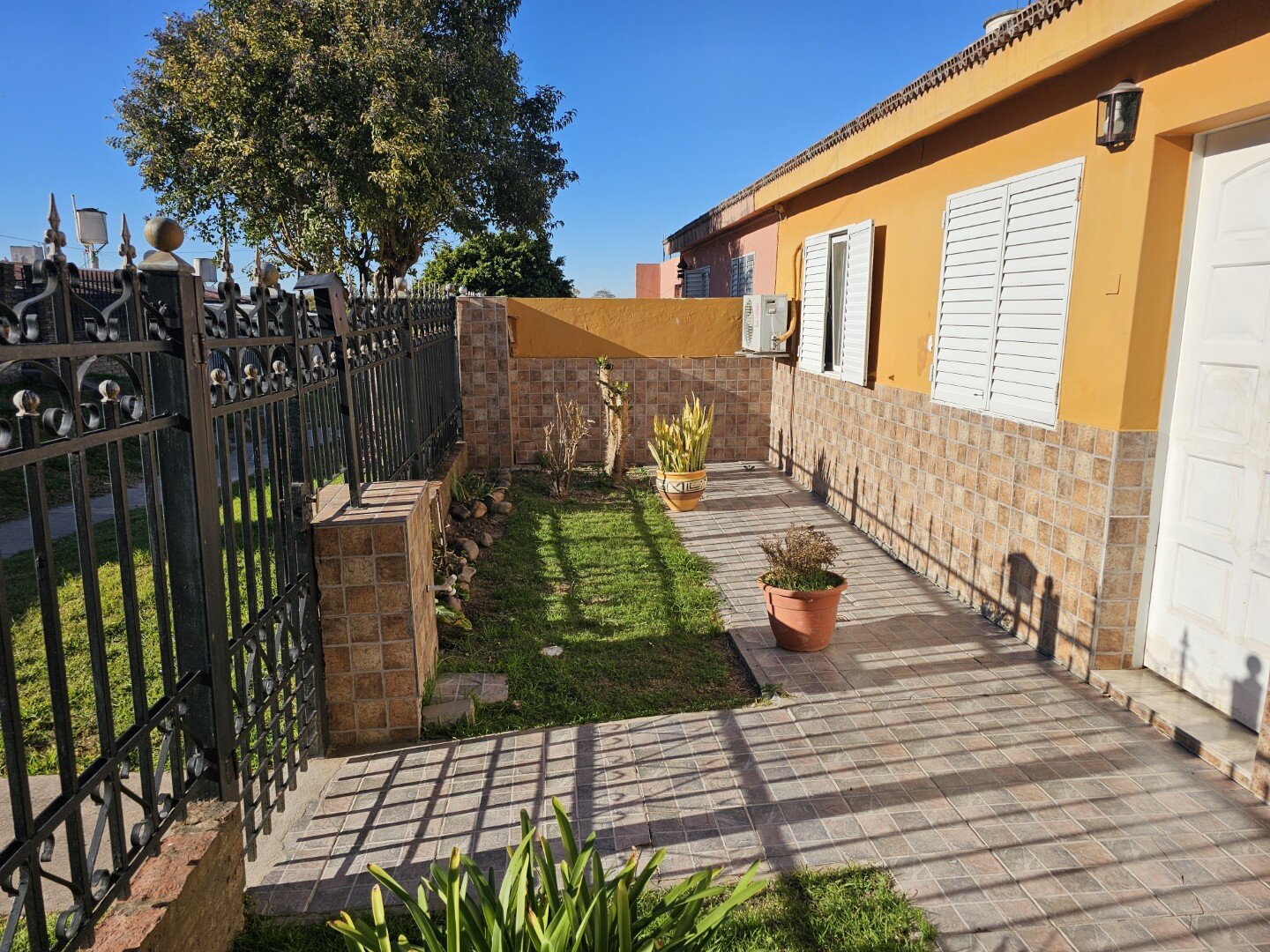 VENTA | Casa de 3 dormitorios con quincho independiente - Barrio 136 Viviendas (IAPV) – Victoria, Entre Ríos - 2