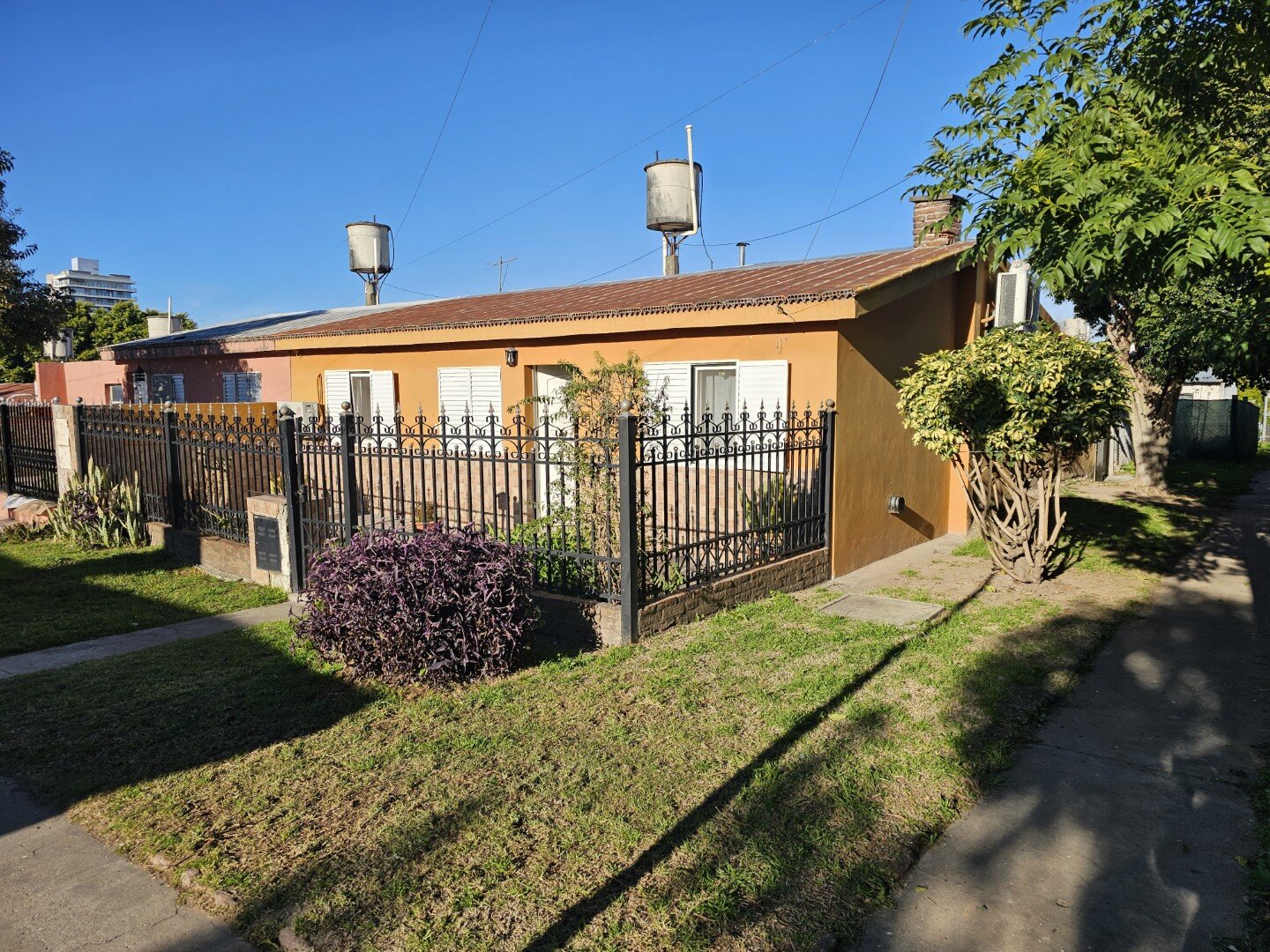VENTA | Casa de 3 dormitorios con quincho independiente - Barrio 136 Viviendas (IAPV) – Victoria, Entre Ríos - 1