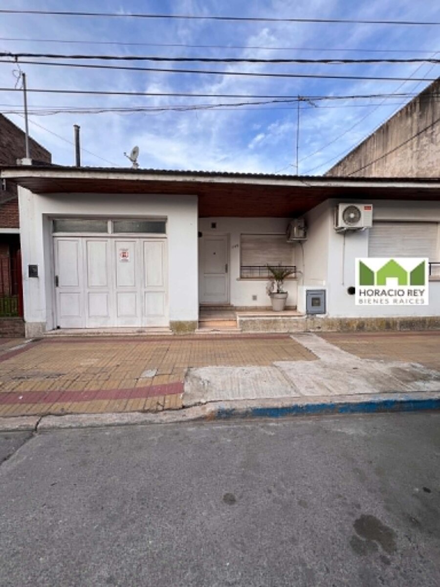 Propiedad ubicada sobre calle Sardén al 700 - 1