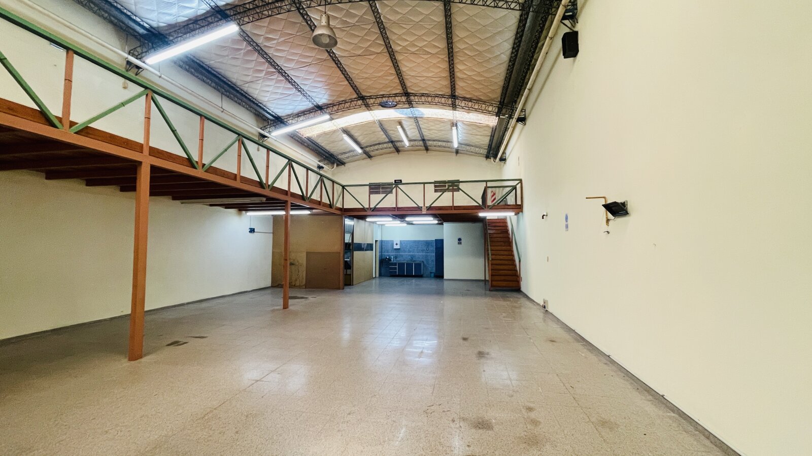 Galpón en Venta - Barrio Grafico - 24