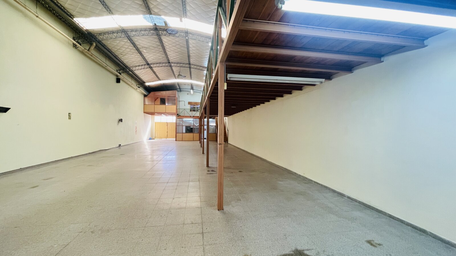 Galpón en Venta - Barrio Grafico - 15