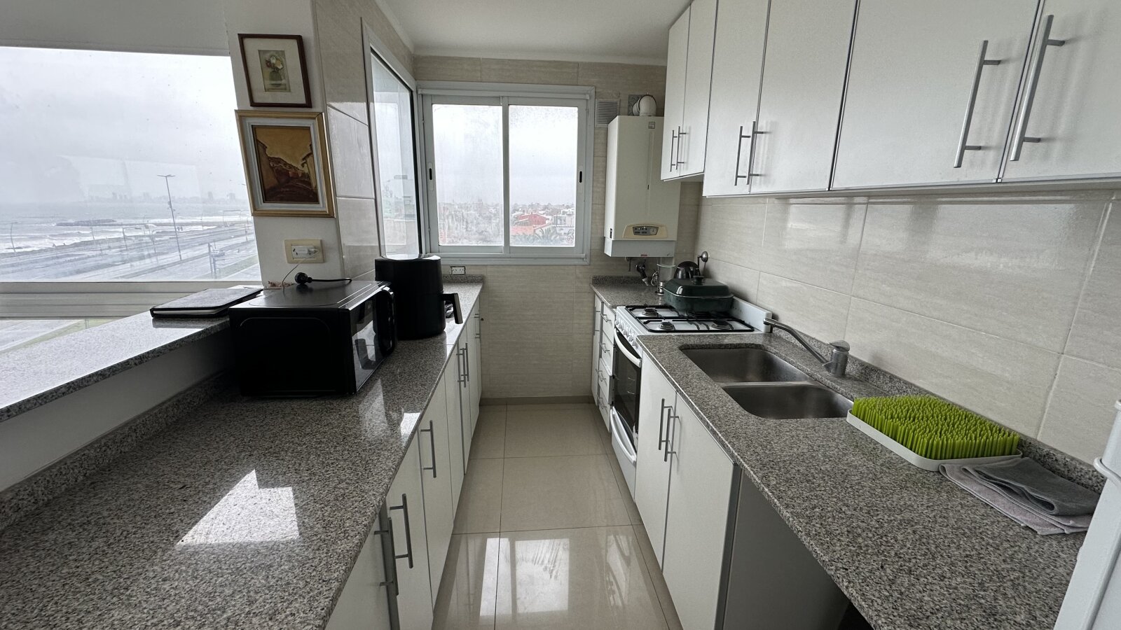 Departamento 3 ambientes con vista al mar en alquiler - 12