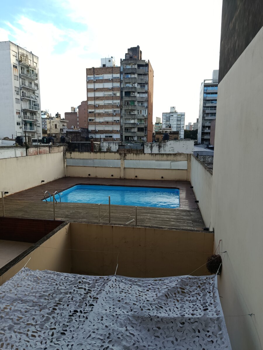 Amplíio monoambiente - Edificio con pileta - Imagen 13