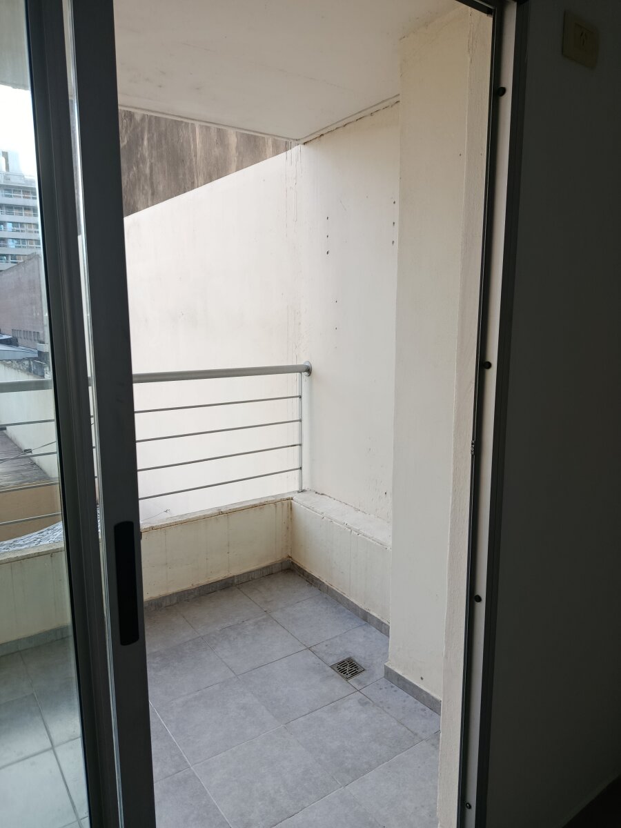 Amplíio monoambiente - Edificio con pileta - Imagen 11