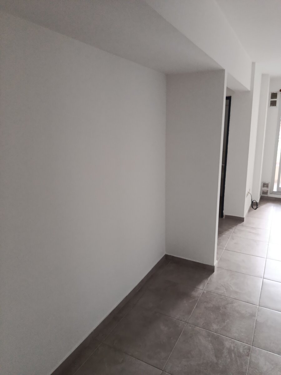 Amplíio monoambiente - Edificio con pileta - Imagen 3