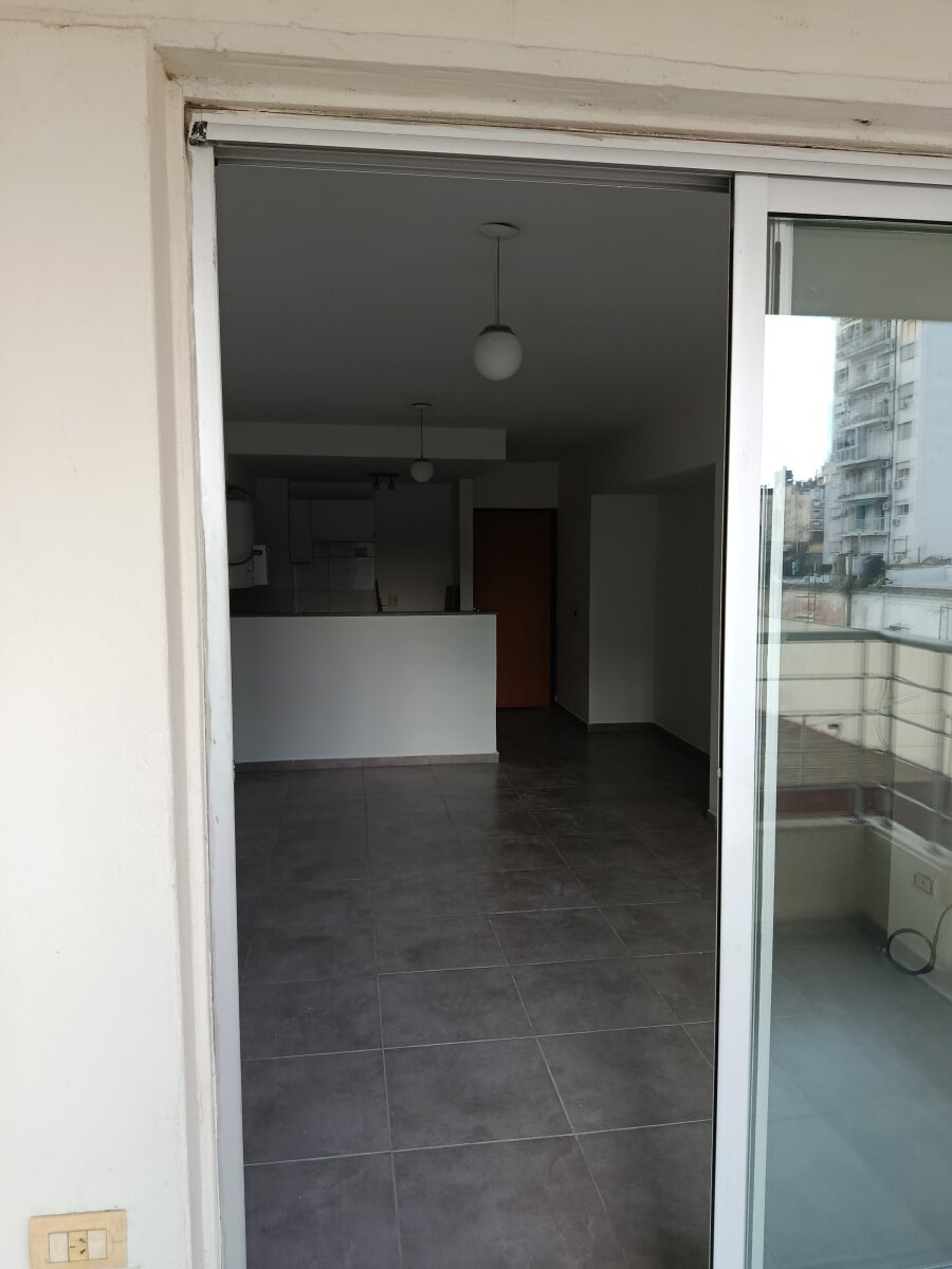 Amplíio monoambiente - Edificio con pileta - Imagen 12