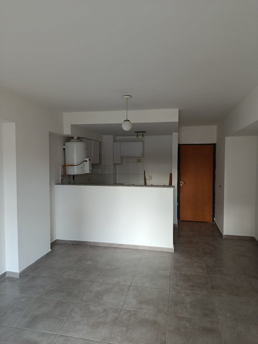 Amplíio monoambiente - Edificio con pileta - Imagen 4