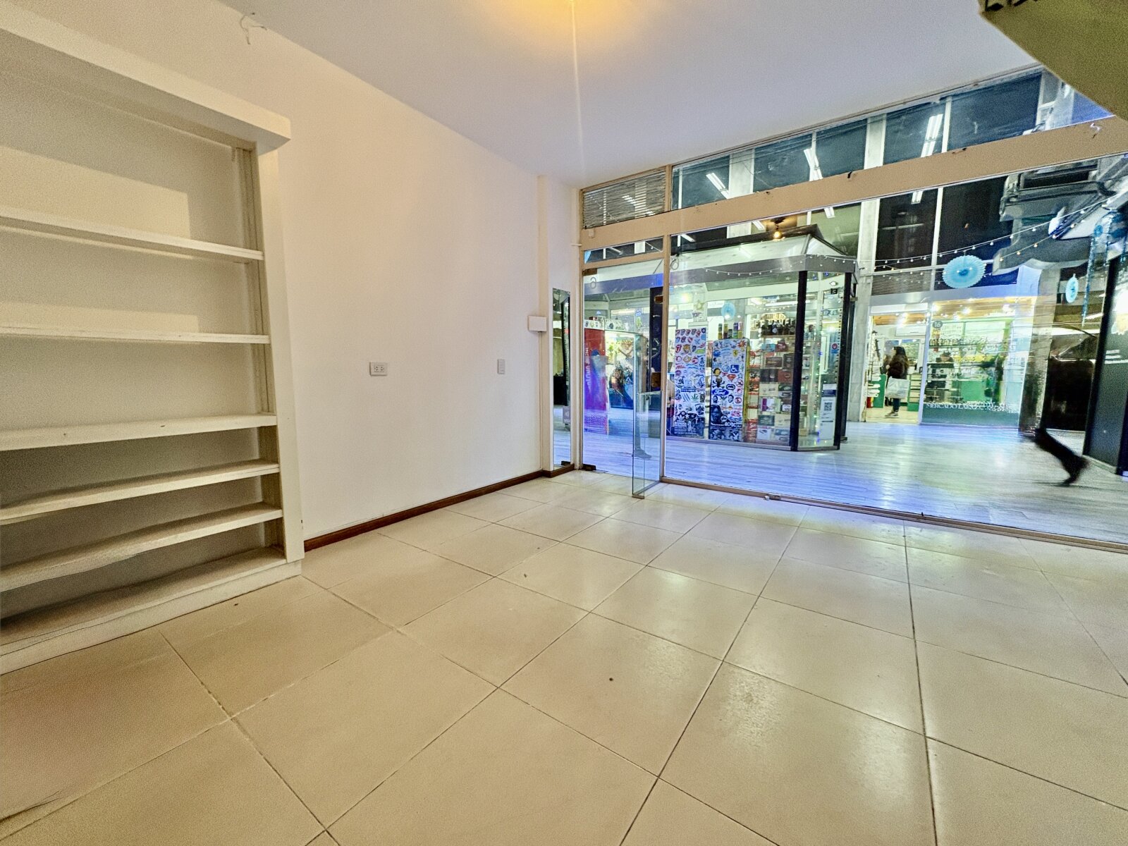 Local en alquiler. Galeria del Paseo. - 5
