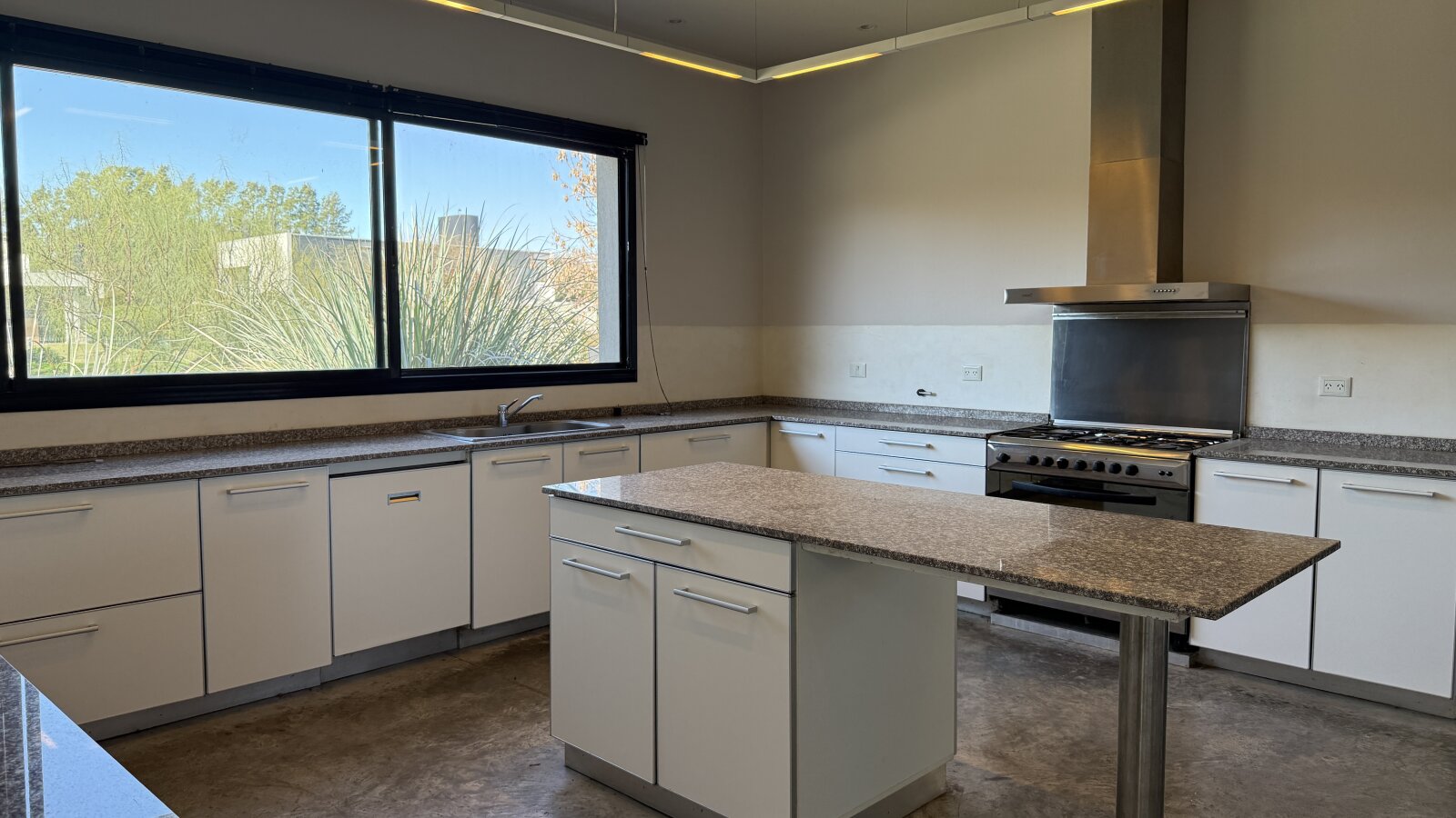VENTA EXCELENTE CASA EN LA SERENA MENDIOLAZA - Imagen 30