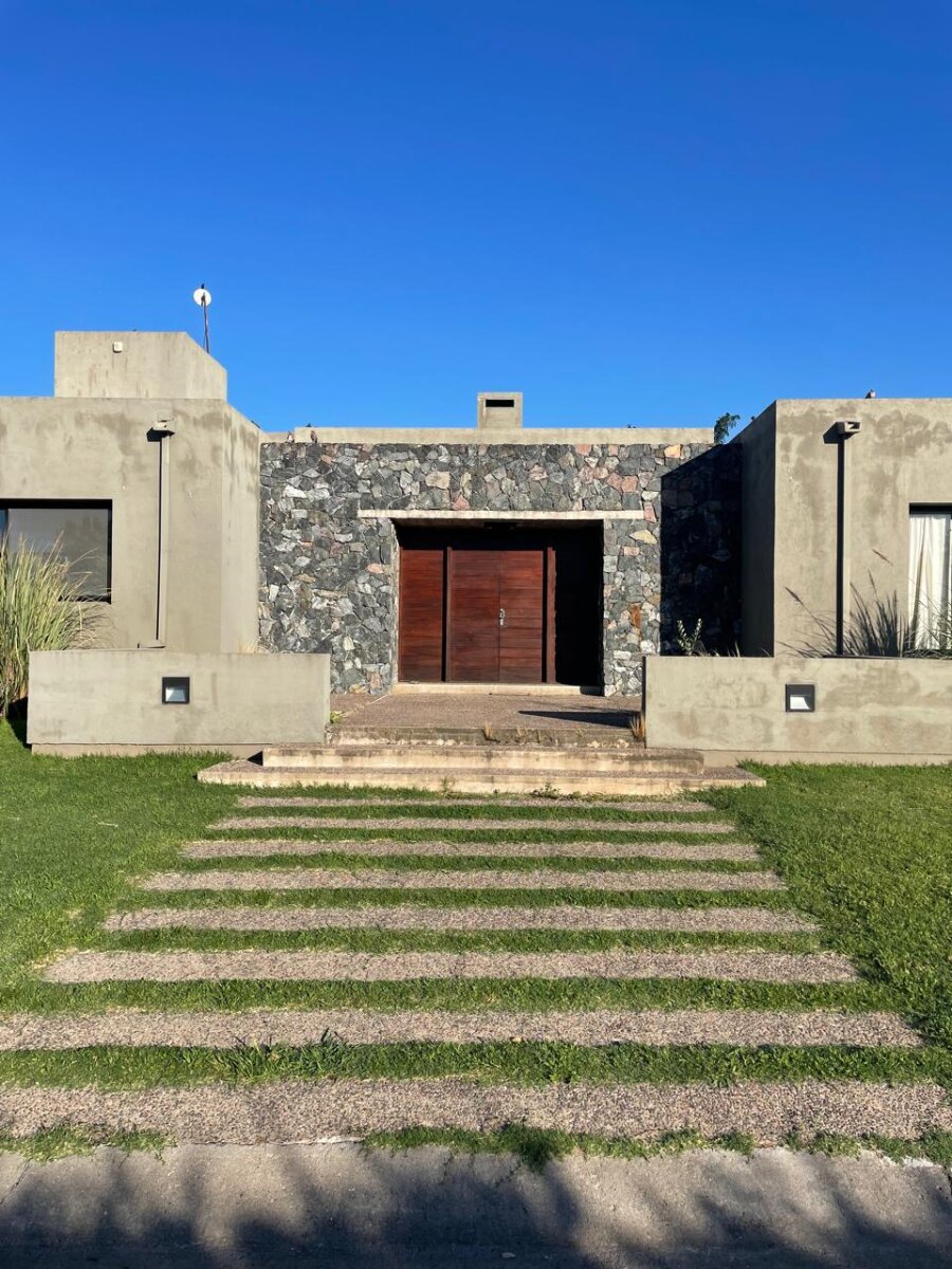 VENTA EXCELENTE CASA EN LA SERENA MENDIOLAZA - Imagen 2