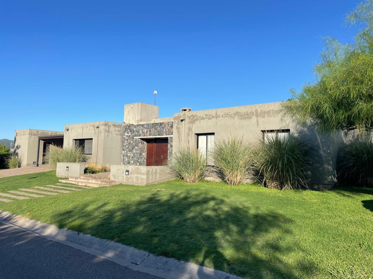 VENTA EXCELENTE CASA EN LA SERENA MENDIOLAZA - Imagen 6