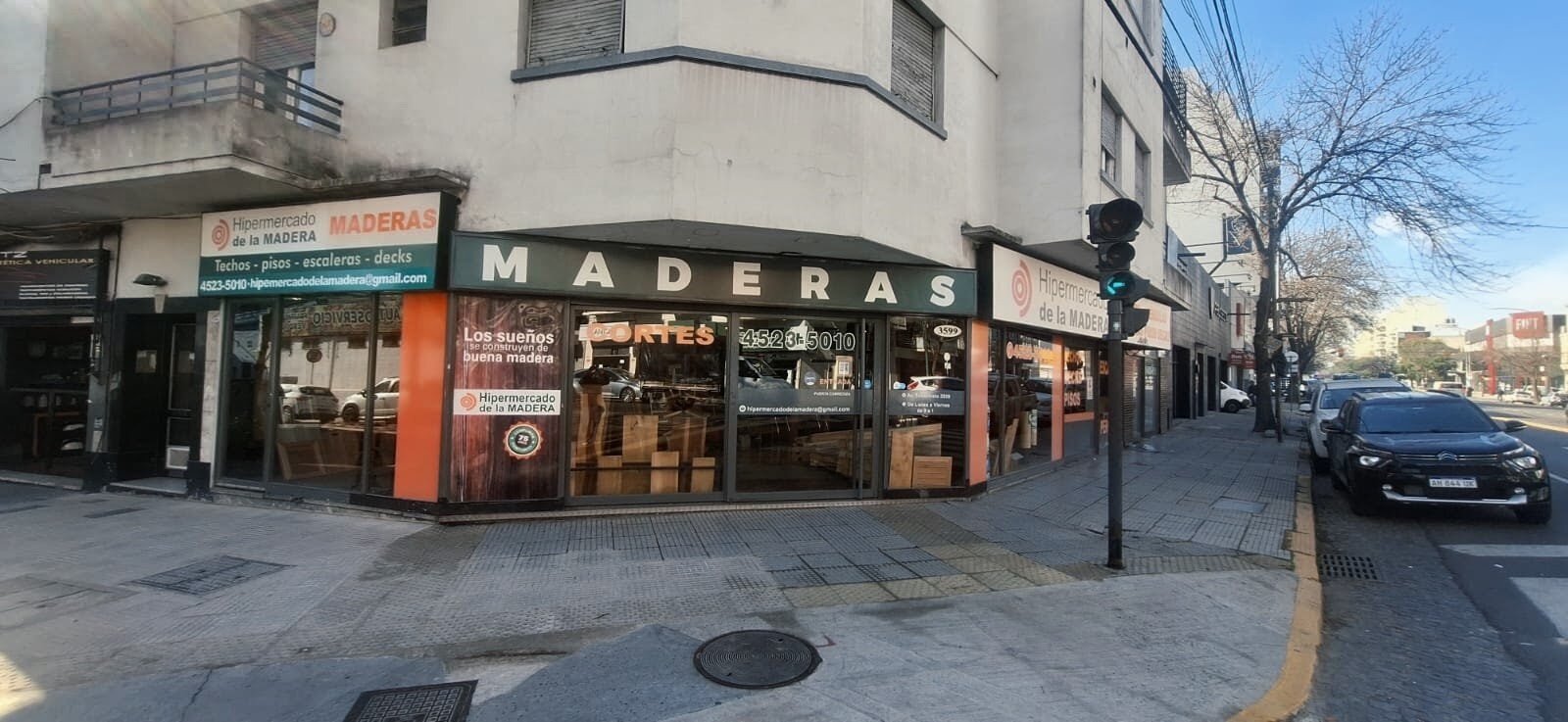ALQUILER!!! Avda, Triunvirato esquina Mariano Acha - Local de 200 m2 - 1