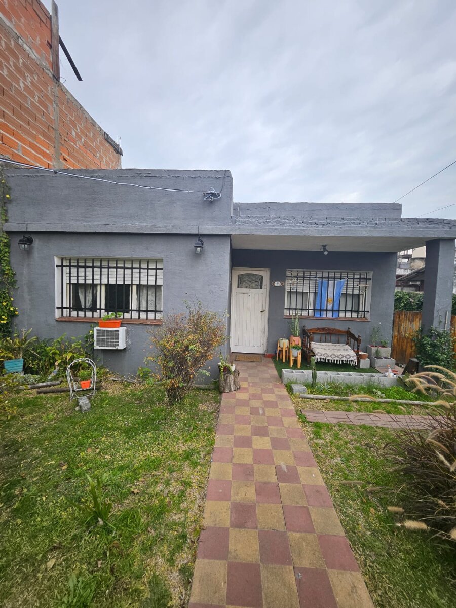 HERMOSA CASA 3AMB EN VENTA EN VILLA TESEI - 1