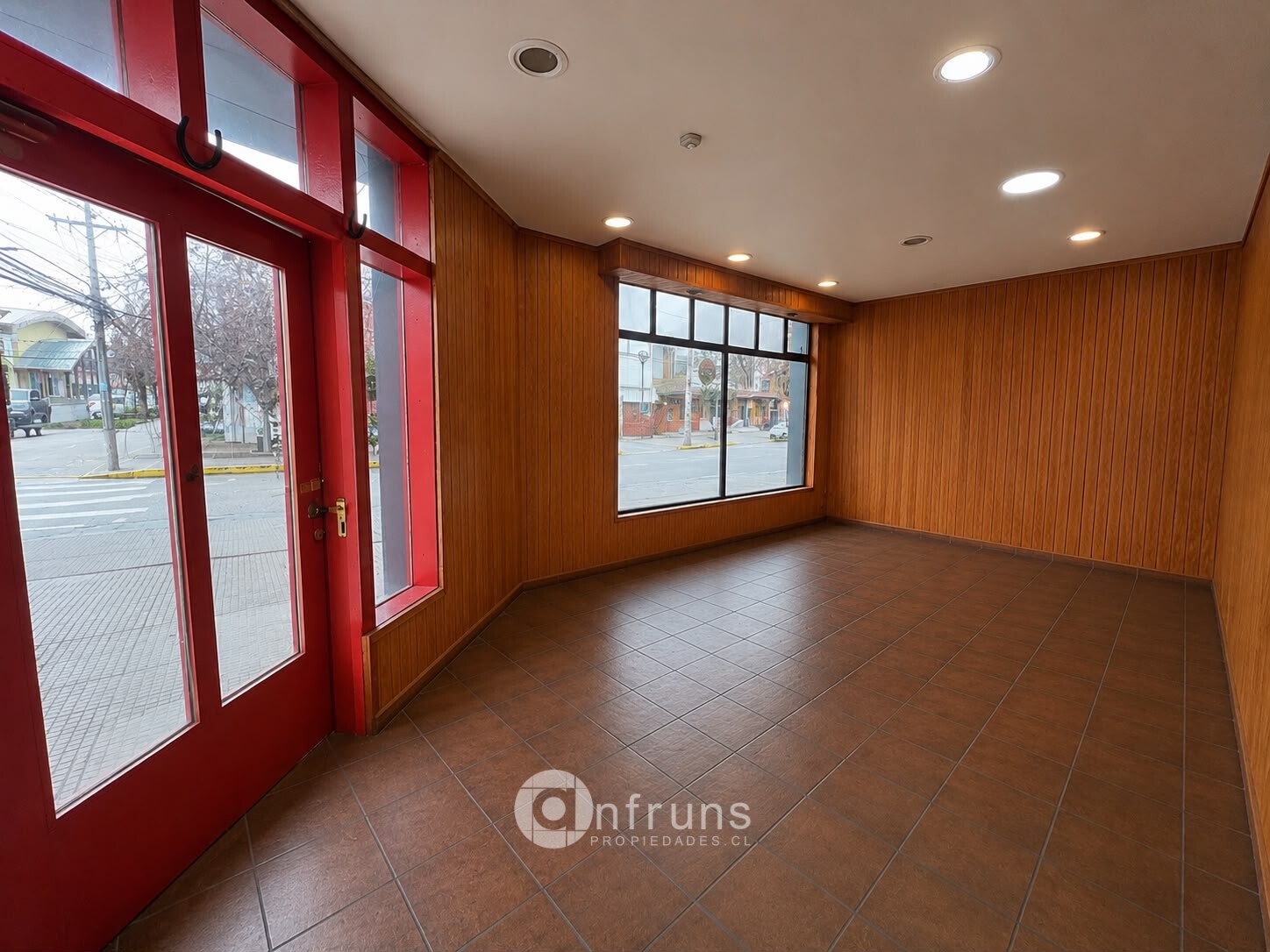 Local Comercial en Venta en Coyhaique | 15 Dormitorios | 2 Baños | 90 m² | UF 50 - 3
