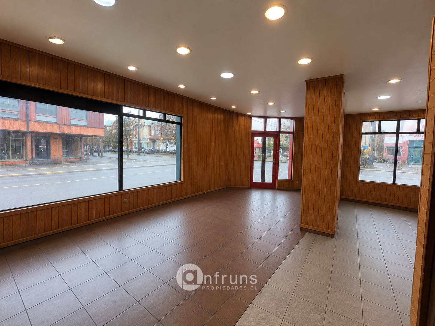 Local Comercial en Venta en Coyhaique | 15 Dormitorios | 2 Baños | 90 m² | UF 50 - 4